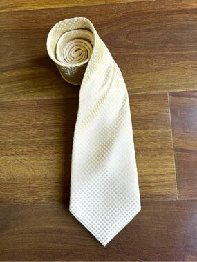 Classic DONALD J. TRUMP Cream Men's Tie - Textured Microdot Pattern